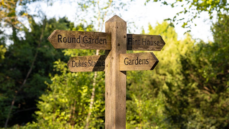 Sign Post, Green Drive, Woodlands, Cliveden